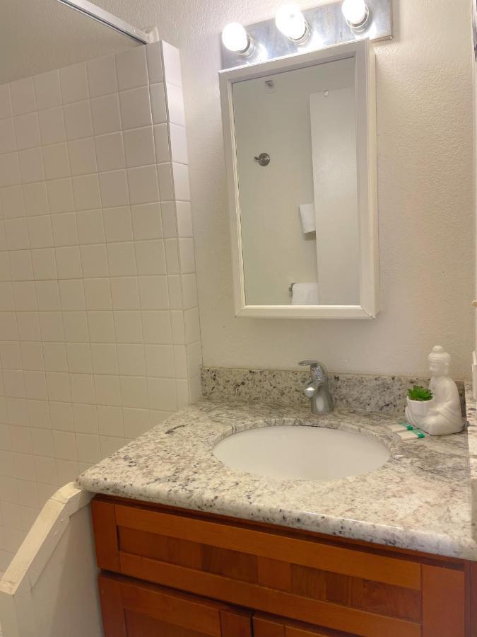 Hawaiian Monarch 801 Apartment