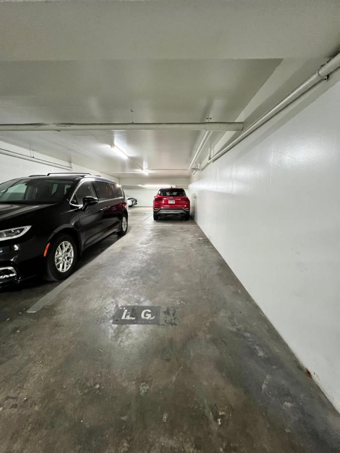 Fully Renovated 2br And 2ba Near Waikiki With Parking *