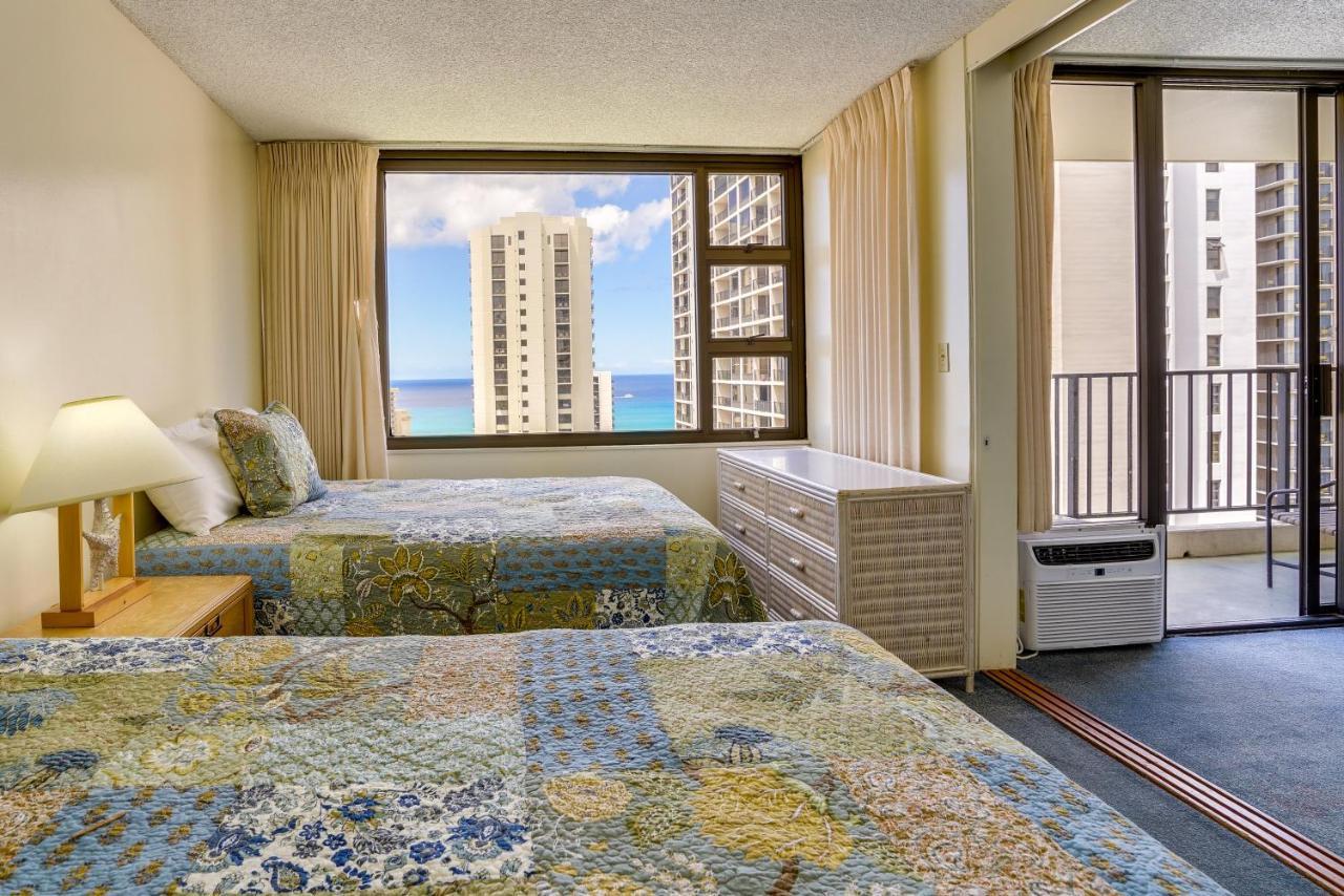 Vacation Walk To Waikiki Beach! *