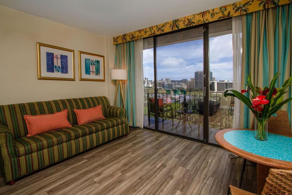 Apartment Ocean View Balcony Walk To Pw722 Honolulu