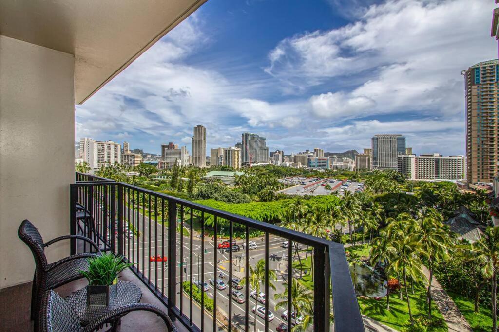 Apartment Ocean View Balcony Walk To Pw722 Honolulu