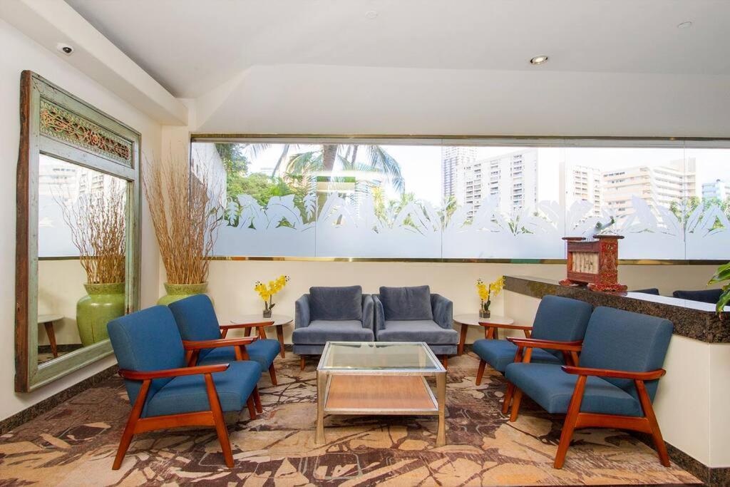 Spacious Walk To L219 * Honolulu