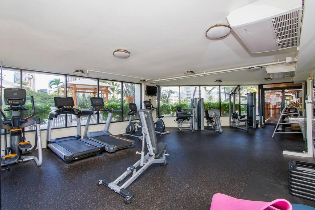Spacious Walk To L219 Apartment