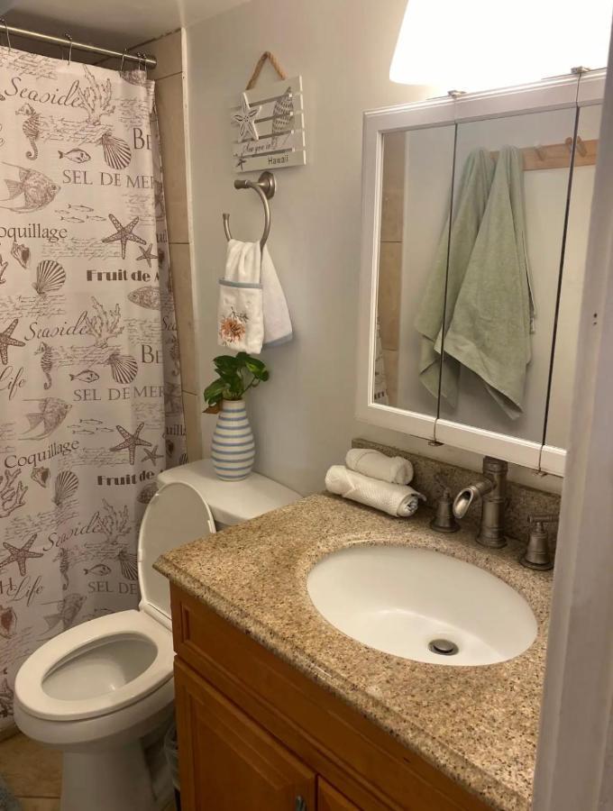 Cozy Studio A Couple Blocks Away From The Beach! Apartment Honolulu