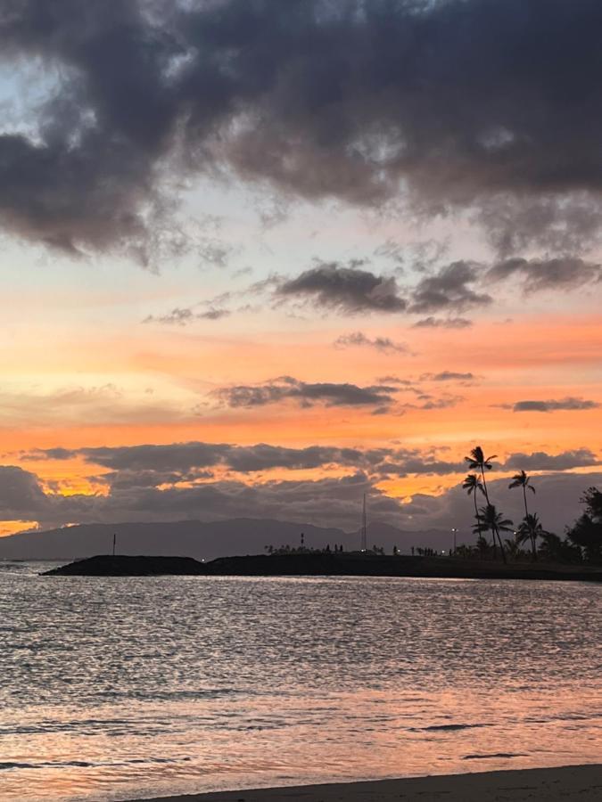 Cozy Studio A Couple Blocks Away From The Beach! Honolulu