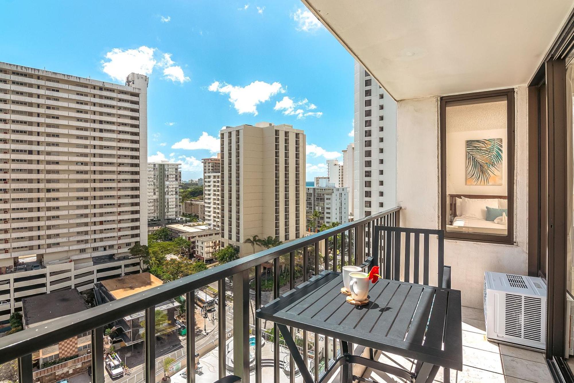 Diamond Head View Condo, Steps To & Free Parking! Honolulu