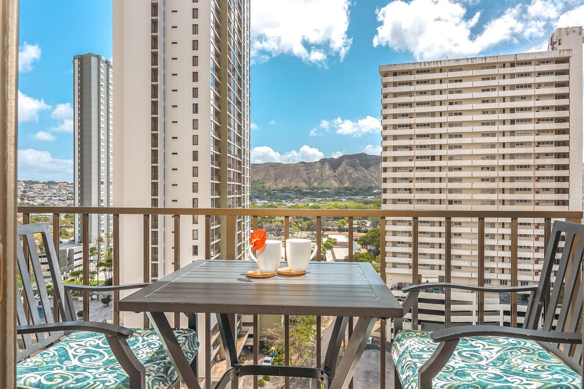 Diamond Head View Condo, Steps To & Free Parking! * Honolulu