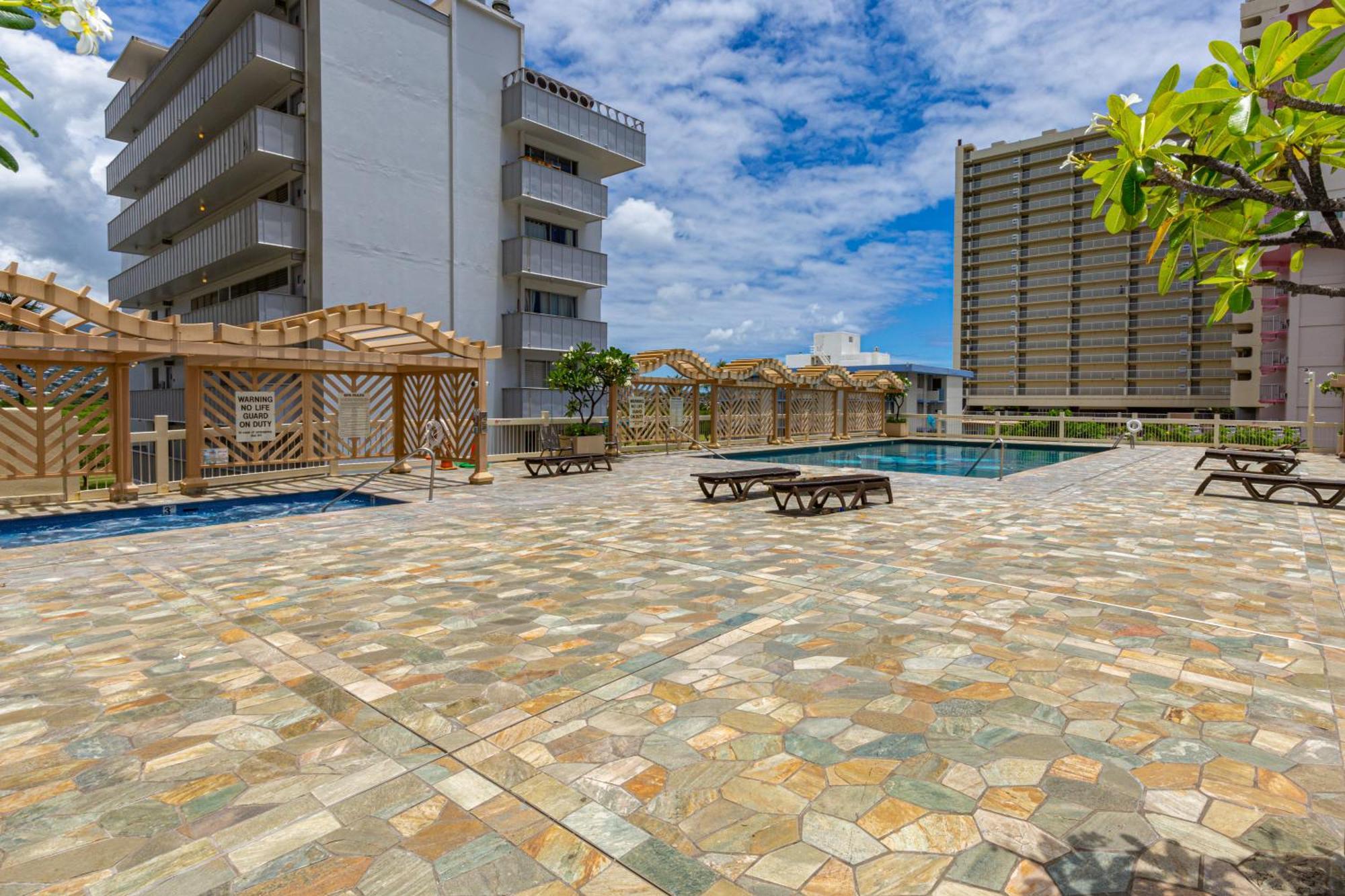 Stylish Studio With Great Ocean Views & Near Beach! Honolulu