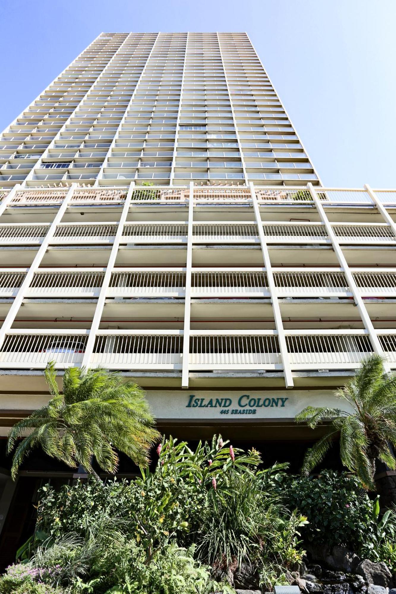 Apartment Stylish Studio With Great Ocean Views & Near Beach! *