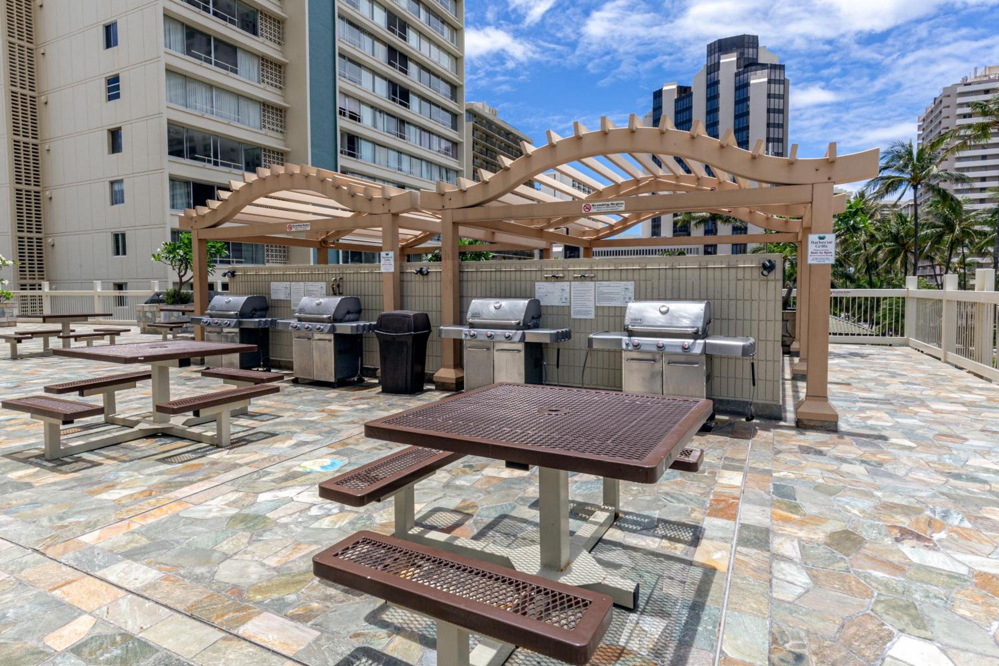 Stylish Studio With Great Ocean Views & Near Beach!