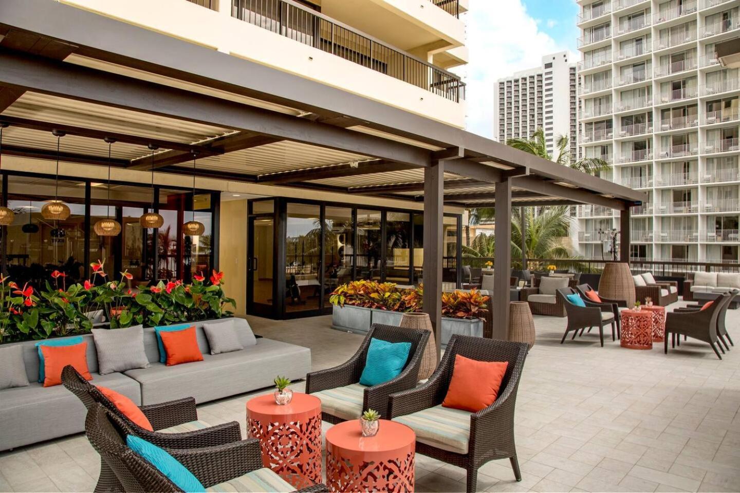 High Floor Luxury Oceanfront At Waikiki Tower *