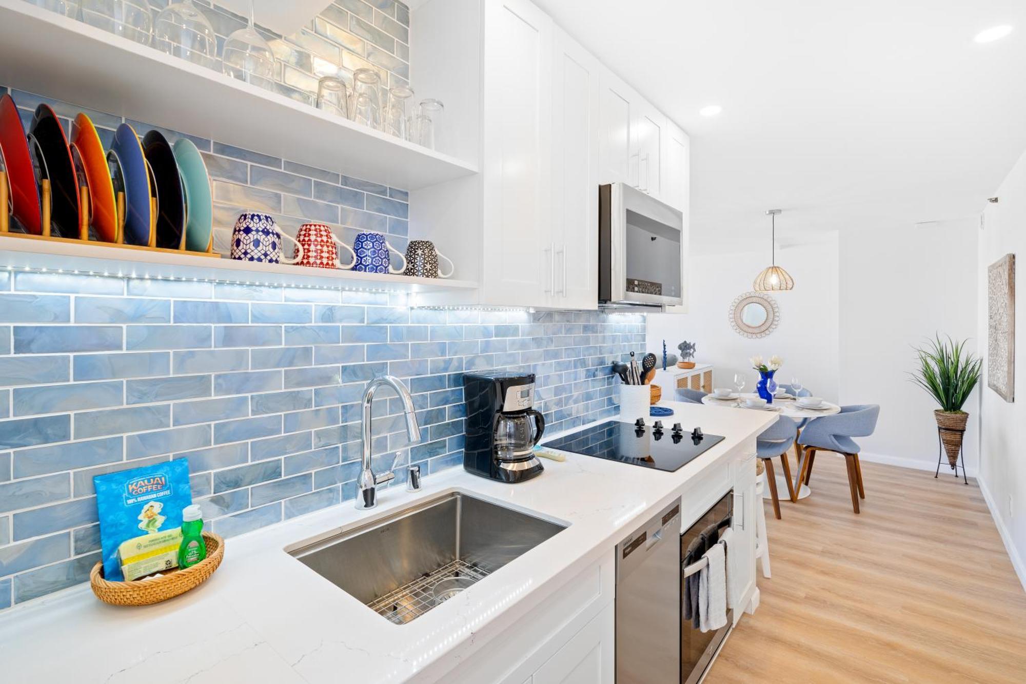 Beautiful Ocean View Condo, Near With Free Parking