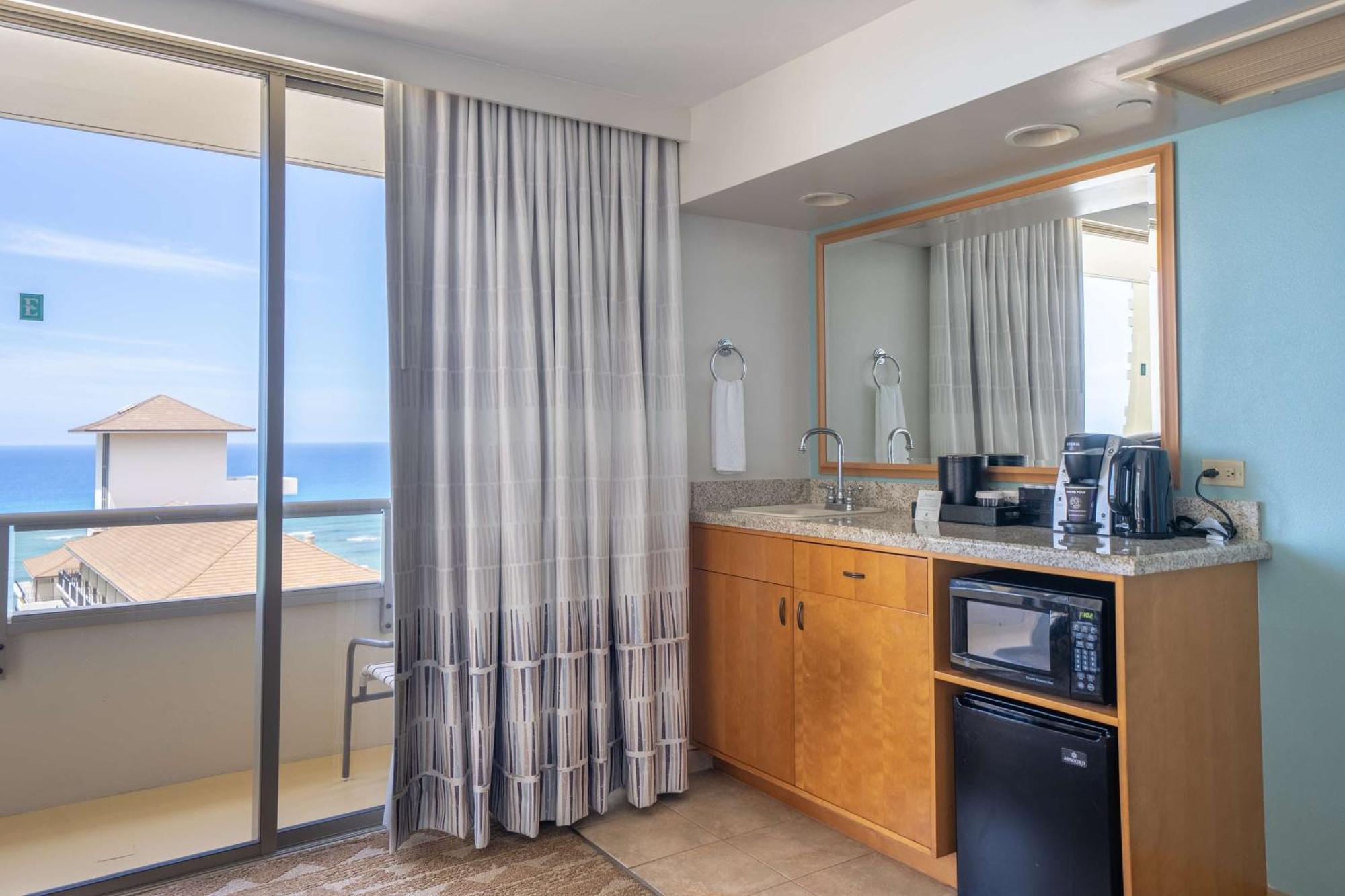 Resort Embassy By Hilton Waikiki Walk 4*