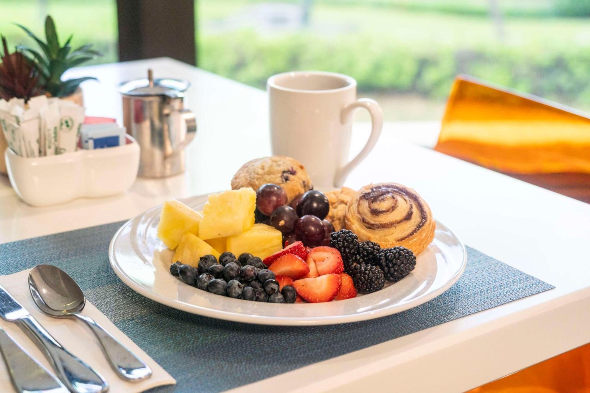 Doubletree By Hilton Alana - Waikiki