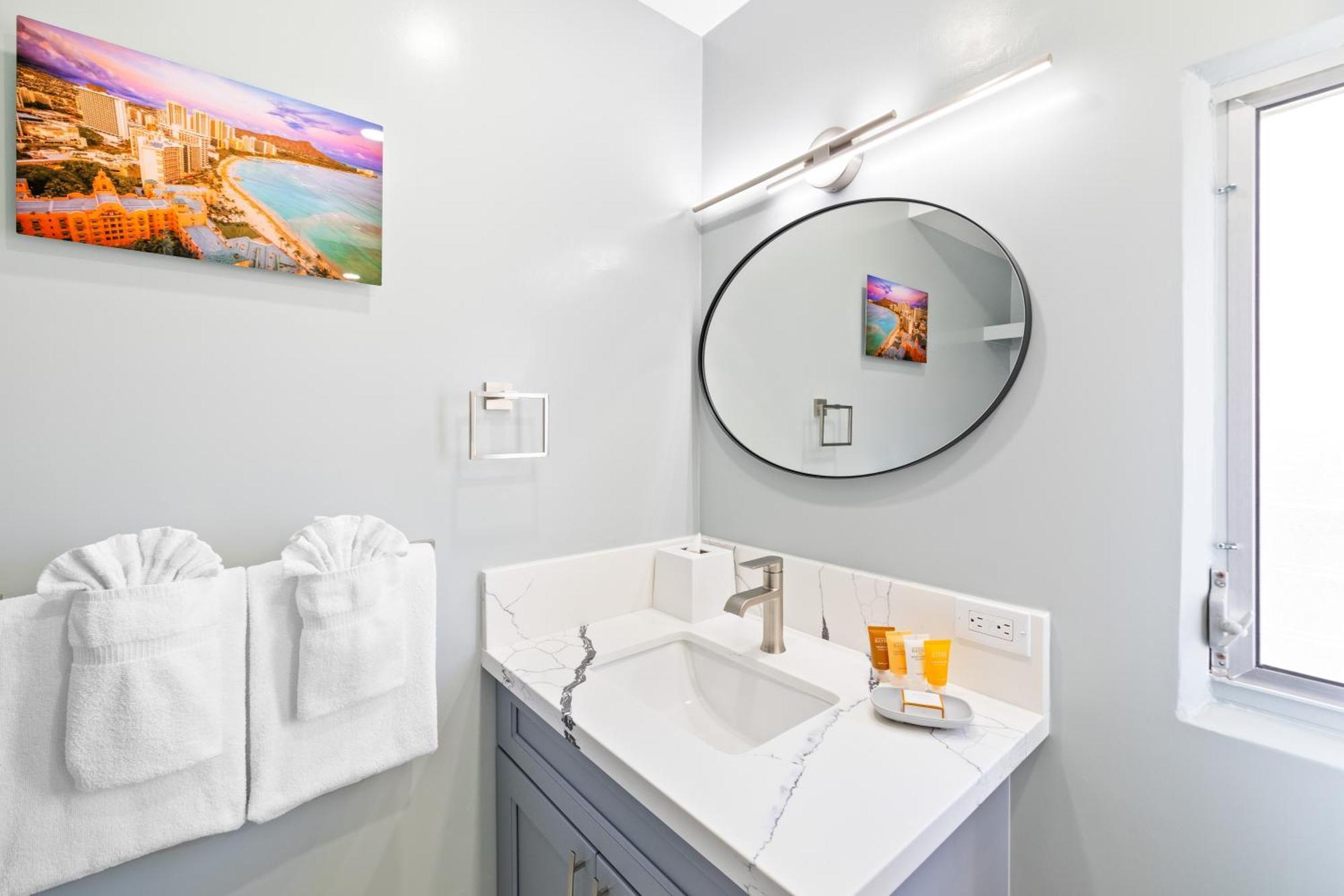Fully Renovated 2br And 2ba Near Waikiki With Parking Honolulu