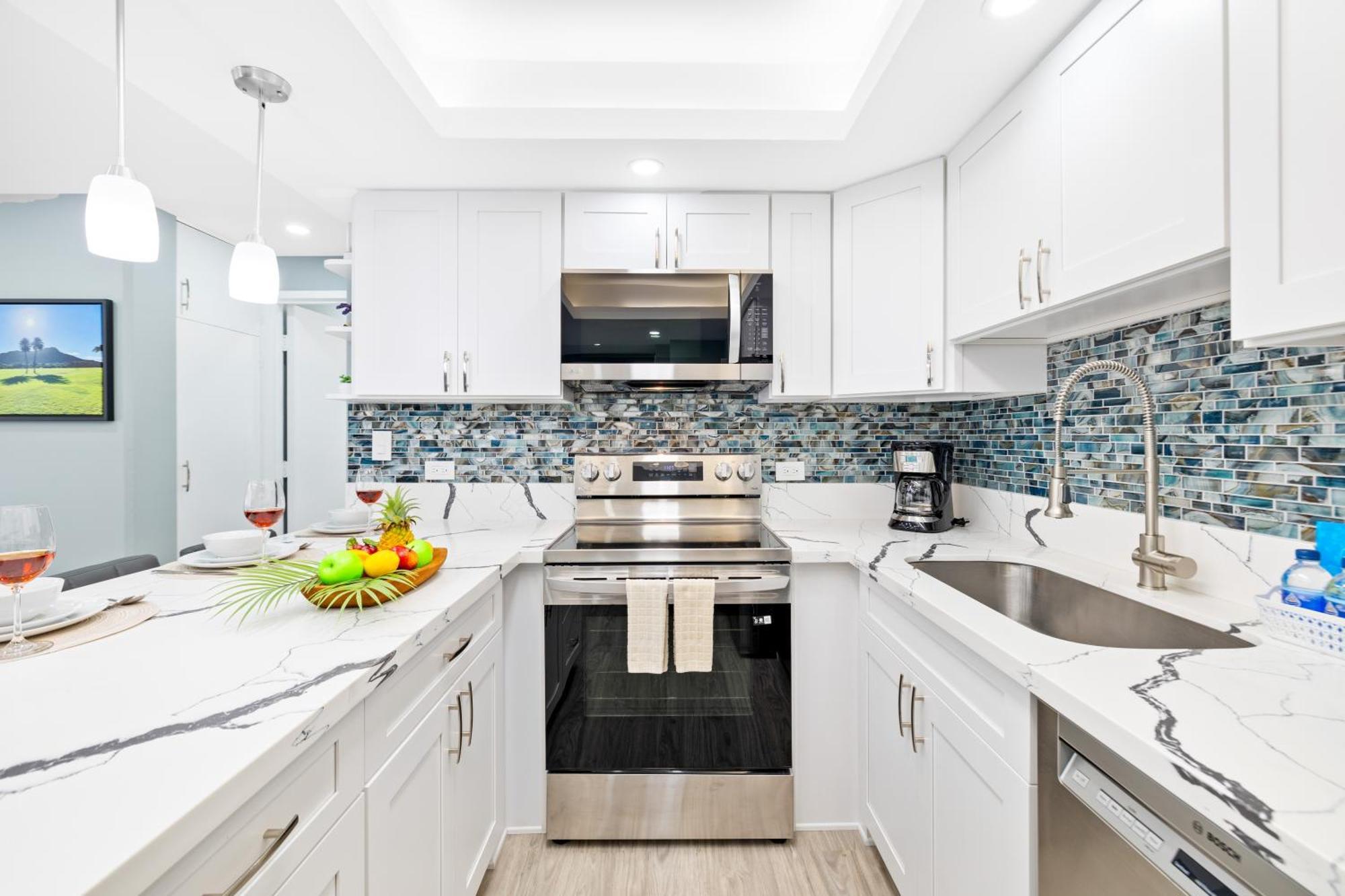 Fully Renovated 2br And 2ba Near Waikiki With Parking Apartment
