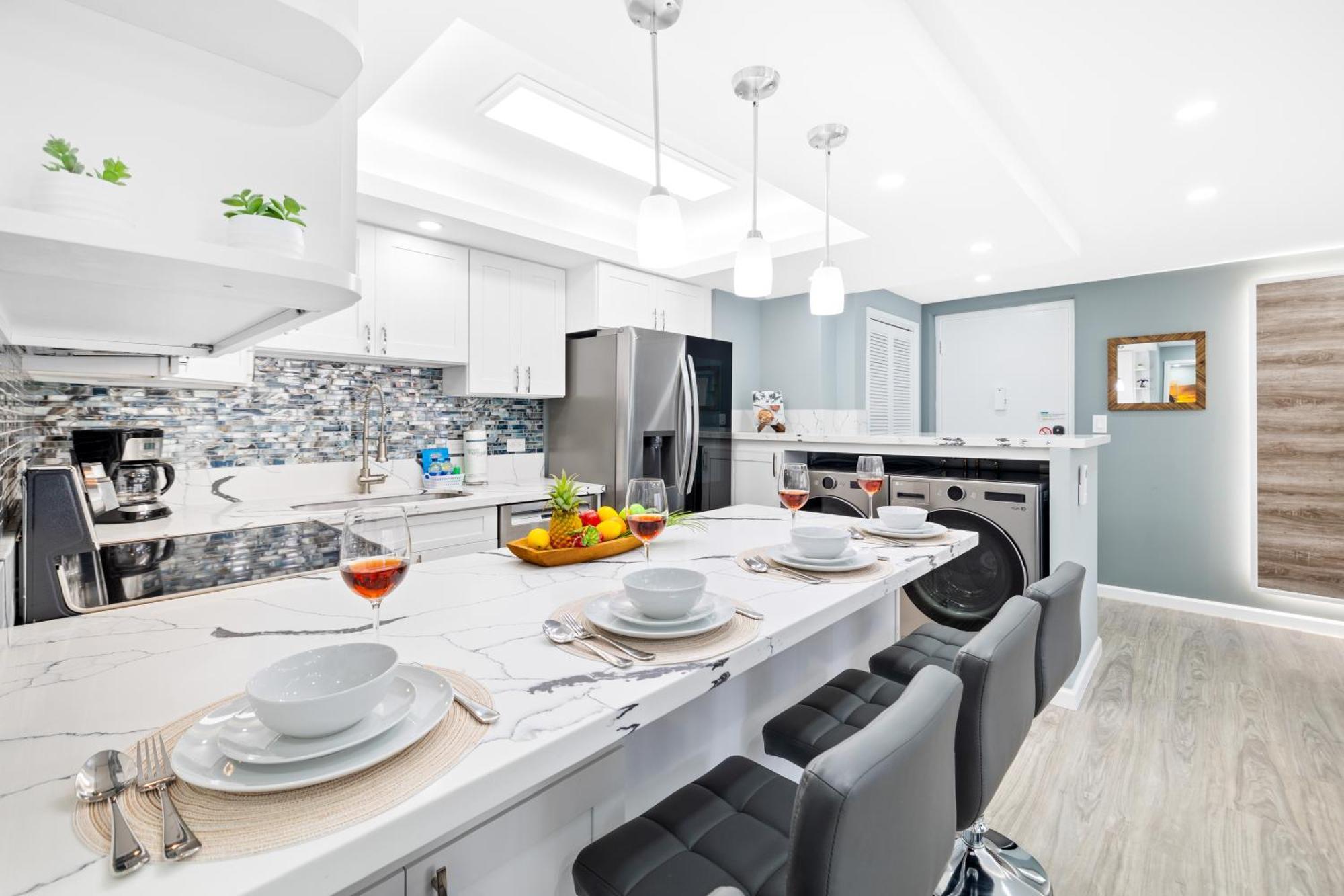 Fully Renovated 2br And 2ba Near Waikiki With Parking Honolulu