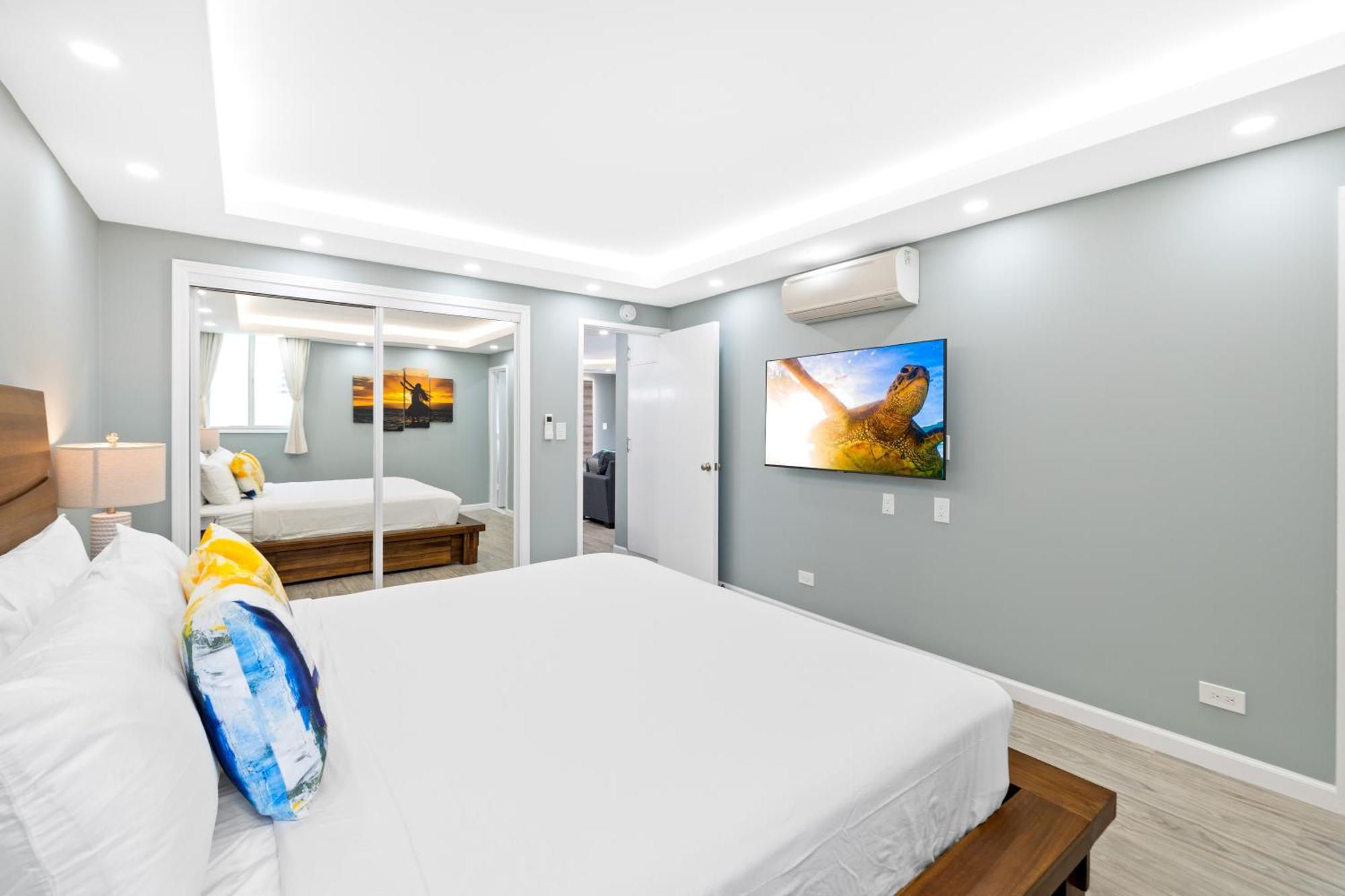 Apartment Fully Renovated 2br And 2ba Near Waikiki With Parking