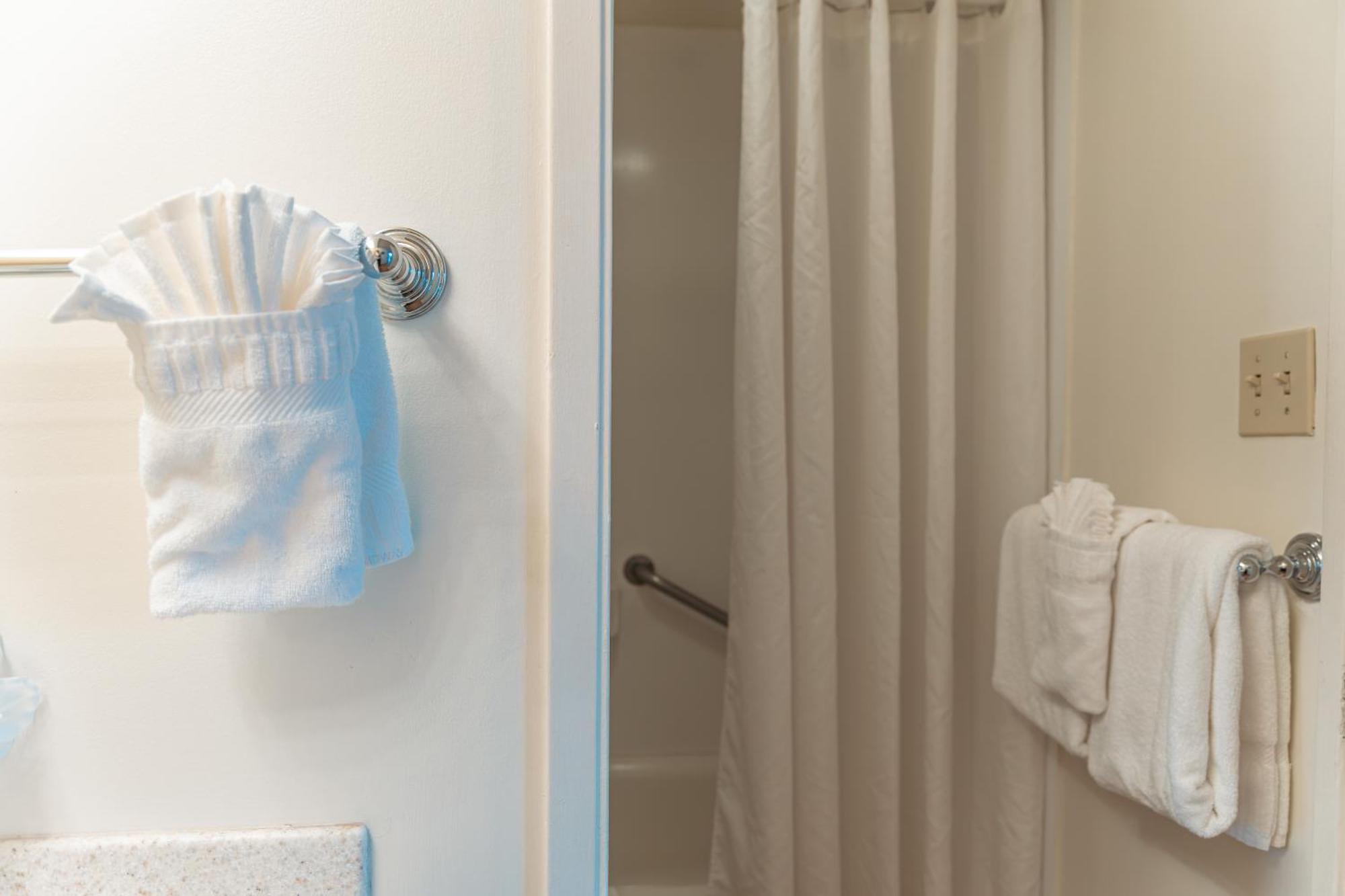 Waikiki Banyan Cozy - Ocean View With Free Parking! *