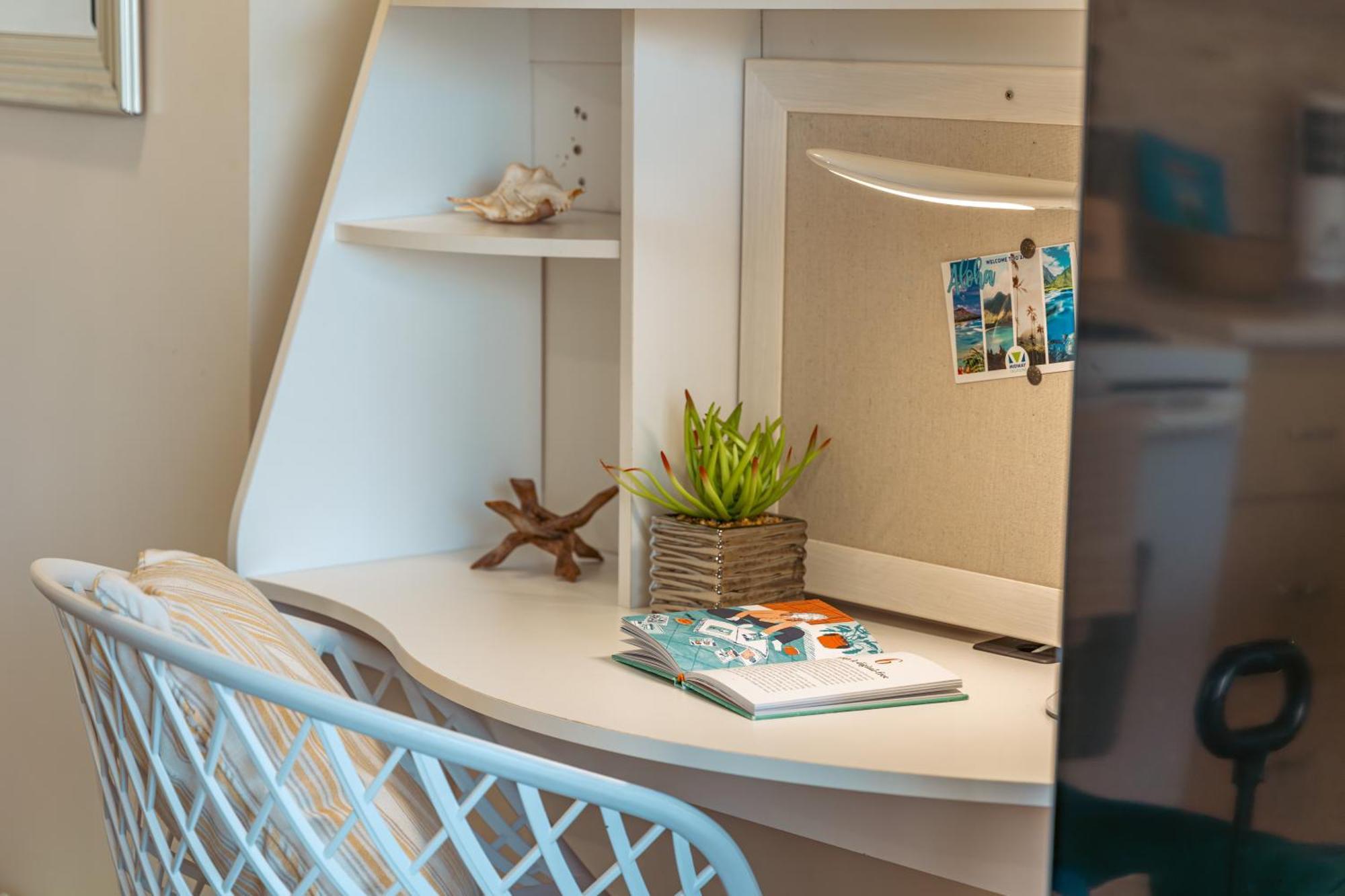 Waikiki Banyan Cozy - Ocean View With Free Parking! *