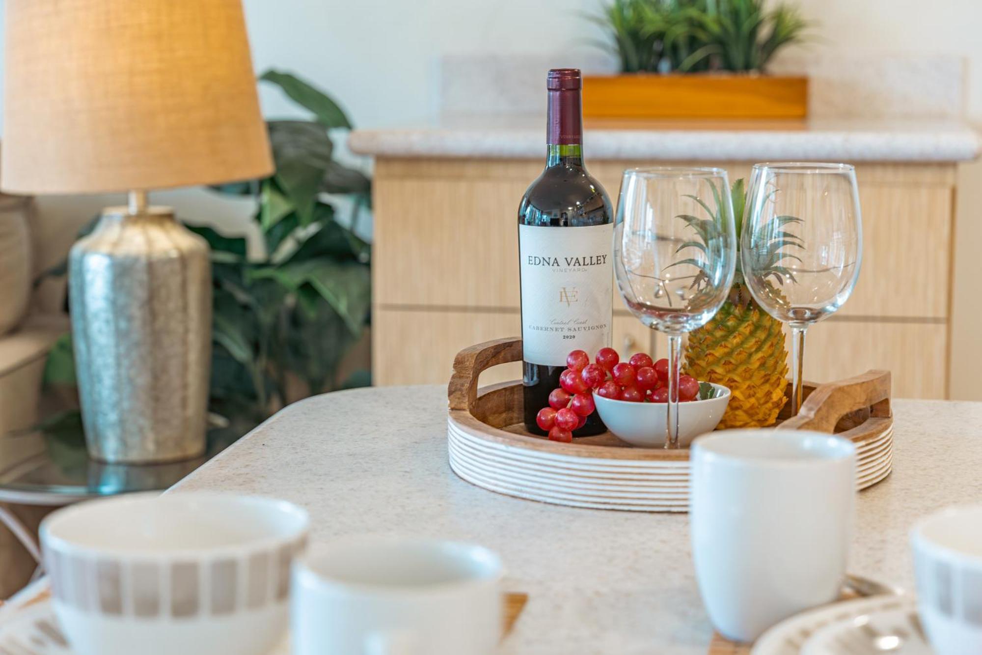Waikiki Banyan Cozy - Ocean View With Free Parking!