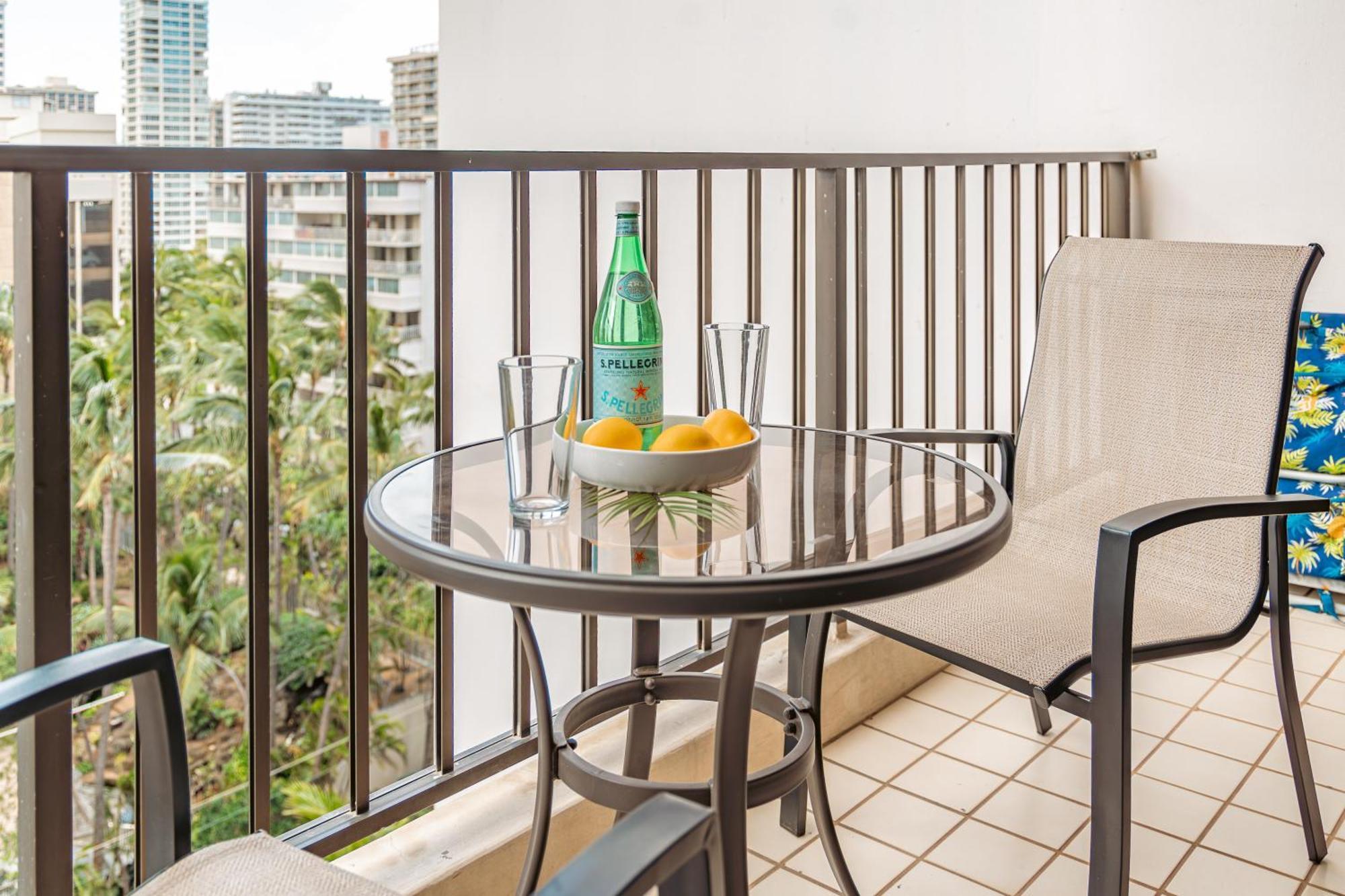 Waikiki Banyan Cozy - Ocean View With Free Parking! *