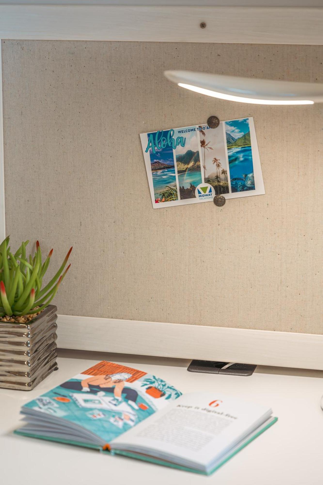 Waikiki Banyan Cozy - Ocean View With Free Parking! *