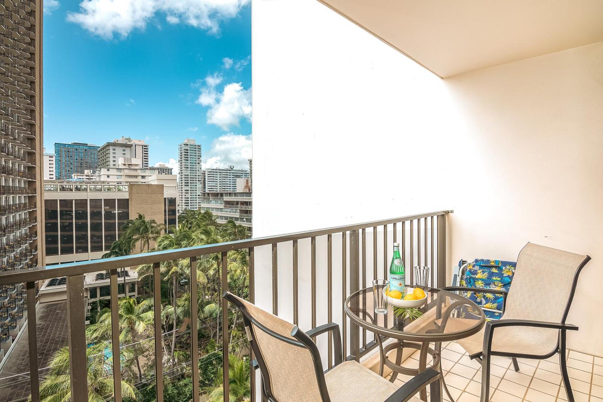 Apartment Waikiki Banyan Cozy - Ocean View With Free Parking! *