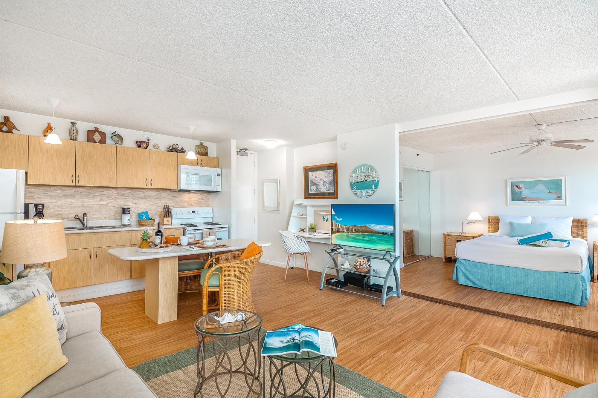 Waikiki Banyan Cozy - Ocean View With Free Parking! *