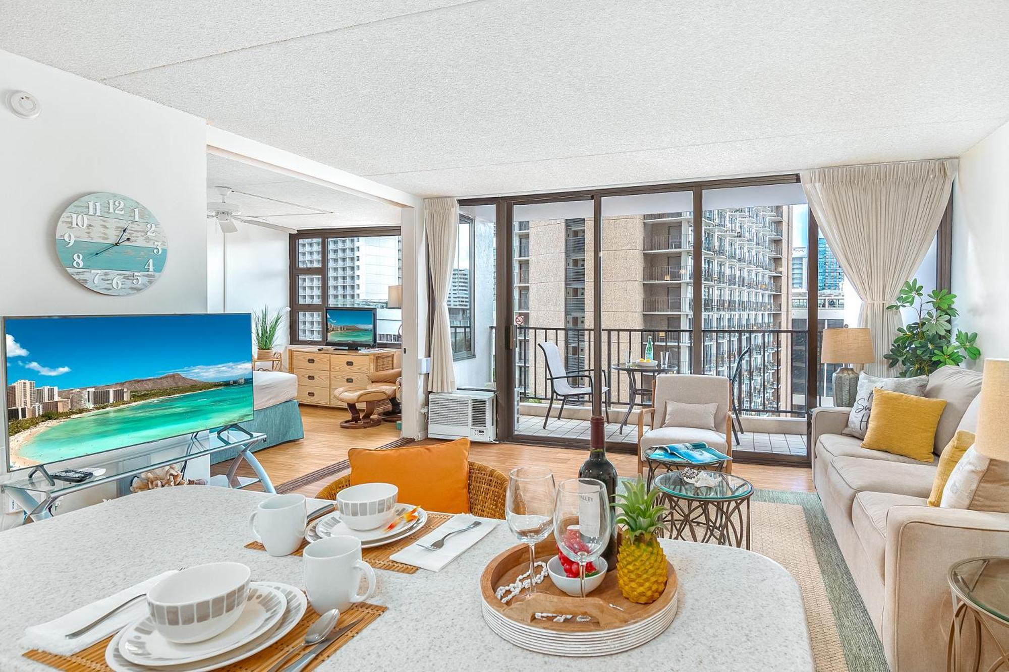 Waikiki Banyan Cozy - Ocean View With Free Parking! Apartment