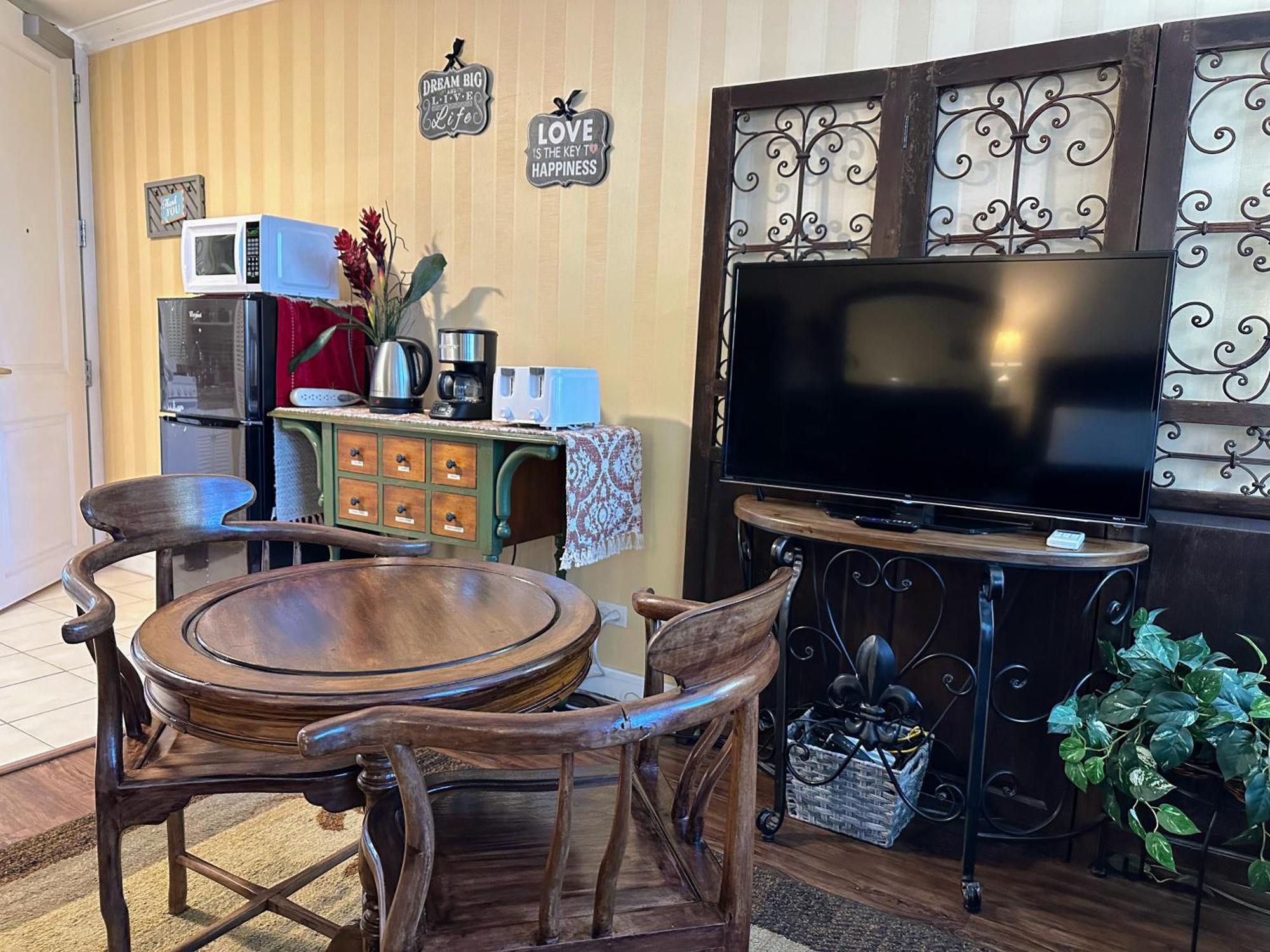 Vacation At Royal Garden Waikiki Apartment *