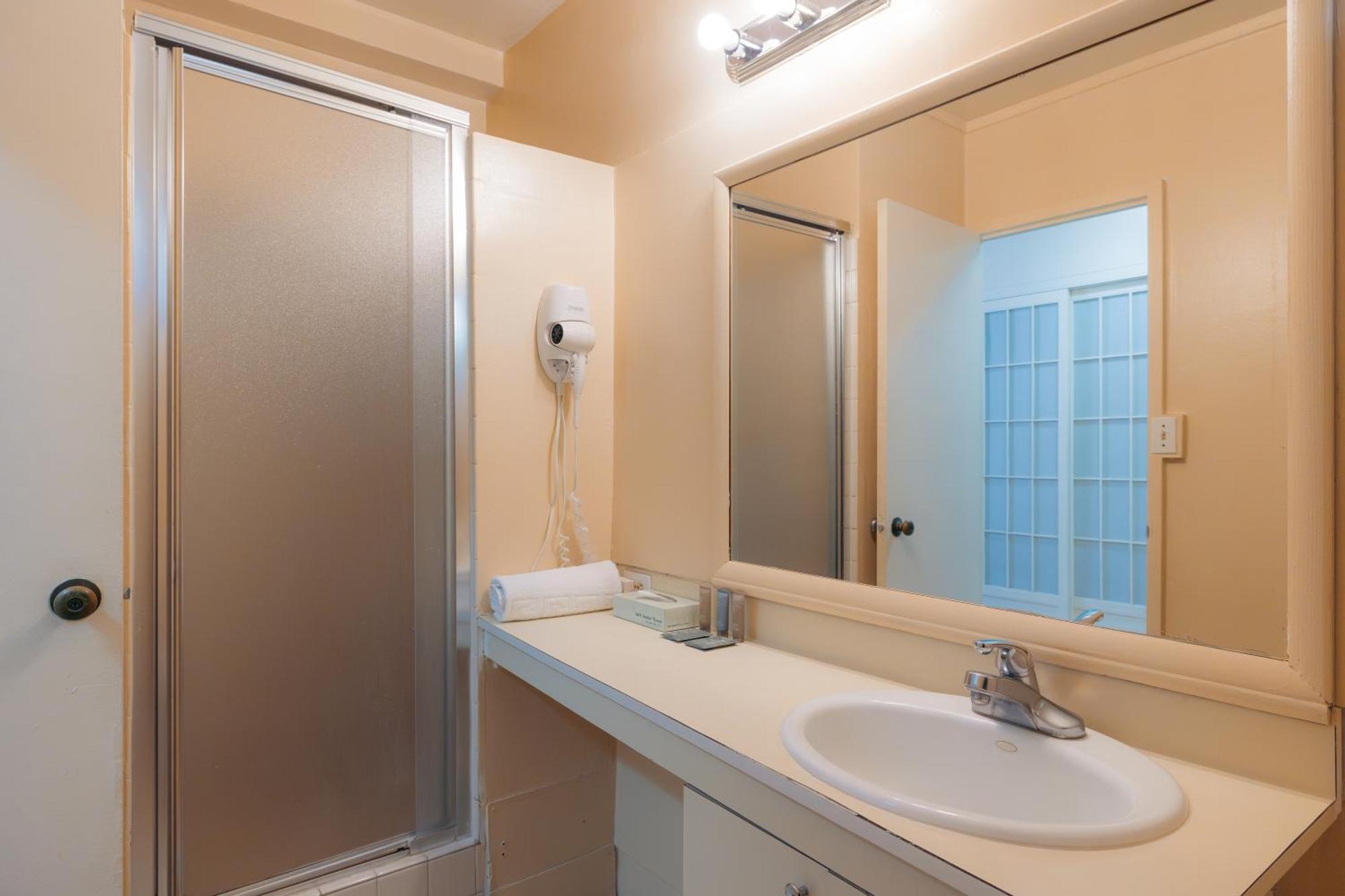 Waikiki Heritage Hotel 2*
