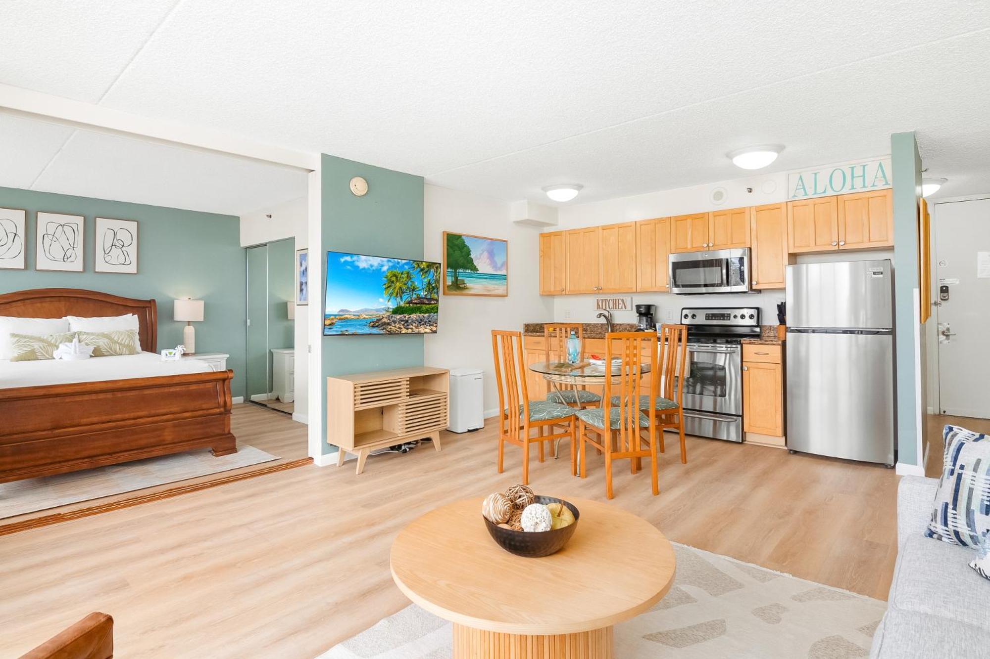 Free Parking Close To Waikiki Pool & Hot Tub *