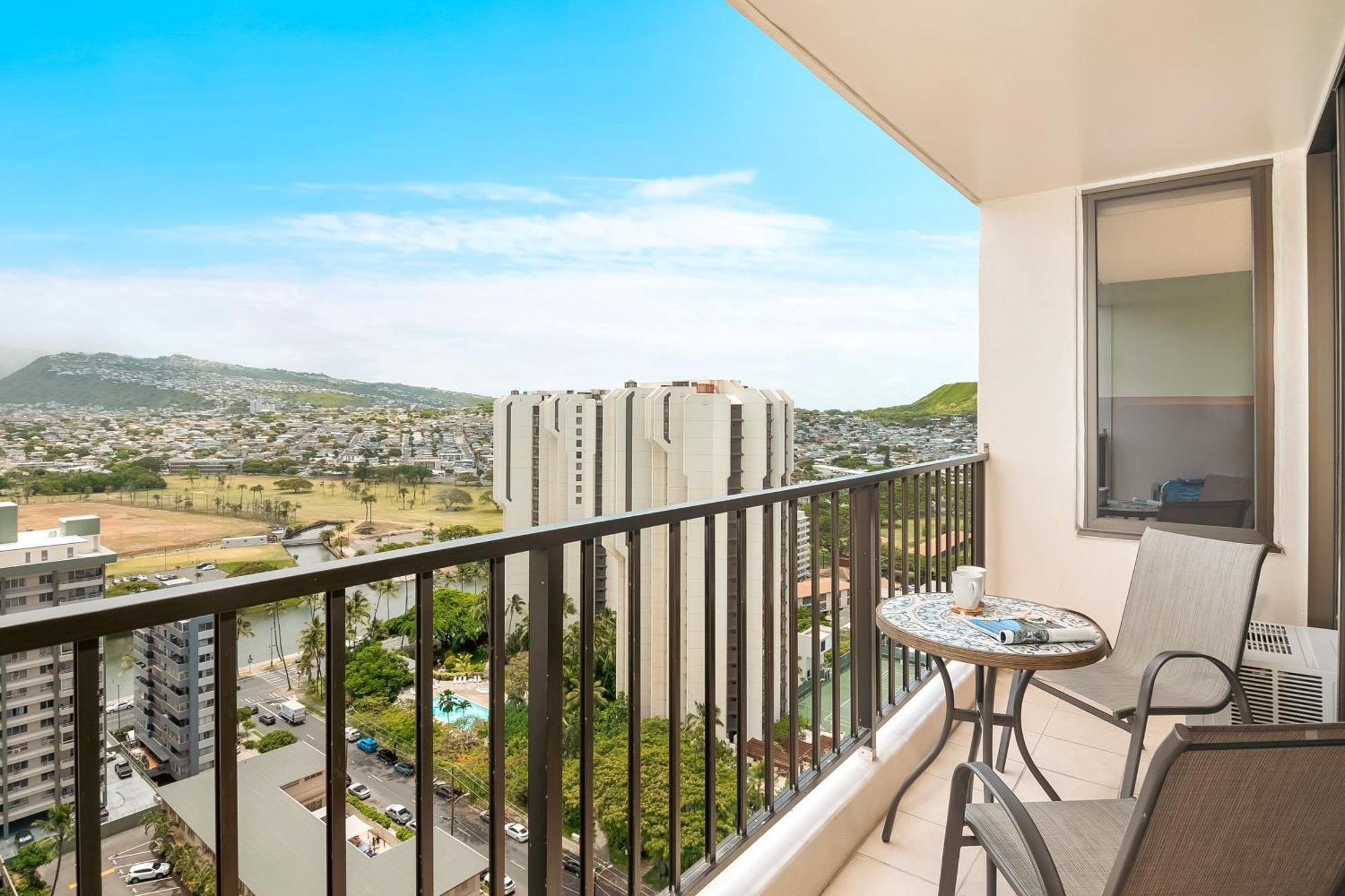 Free Parking Close To Waikiki Pool & Hot Tub Apartment Honolulu