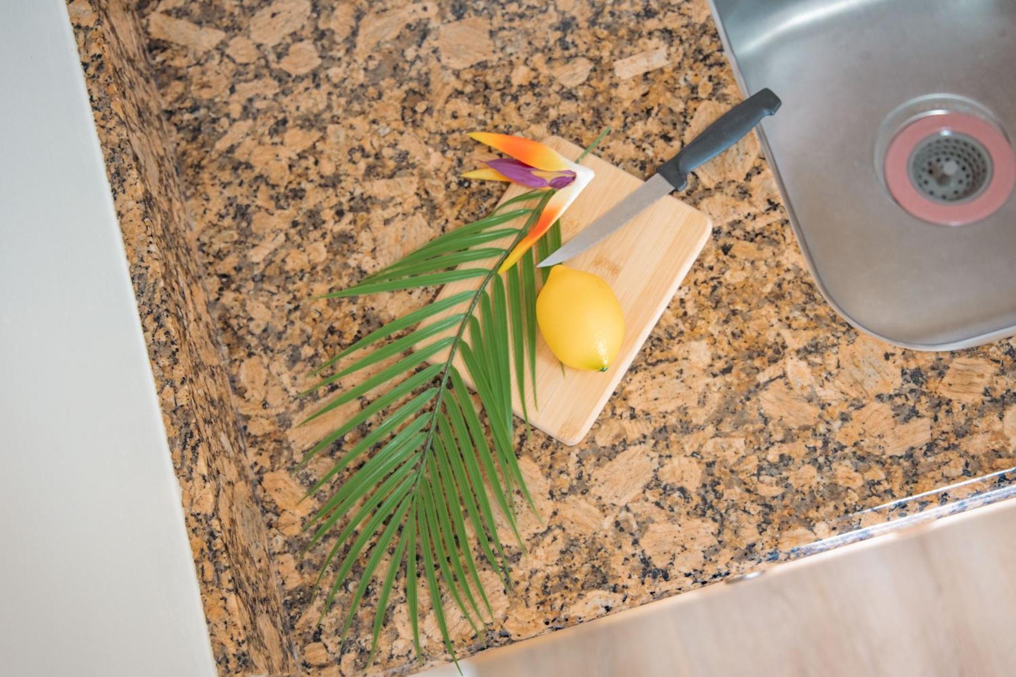 Free Parking Close To Waikiki Pool & Hot Tub Apartment