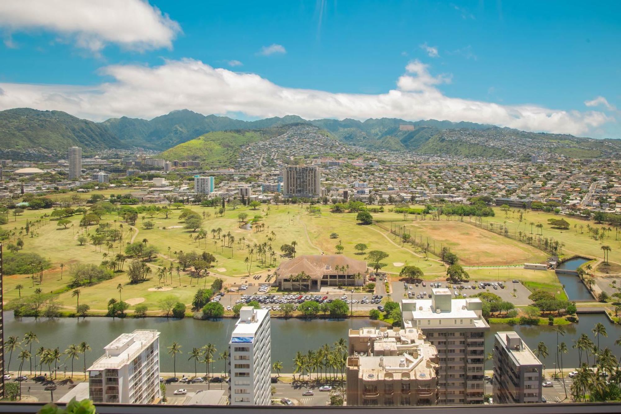 Stylish 1br With Mountain View & Free Parking! Apartment