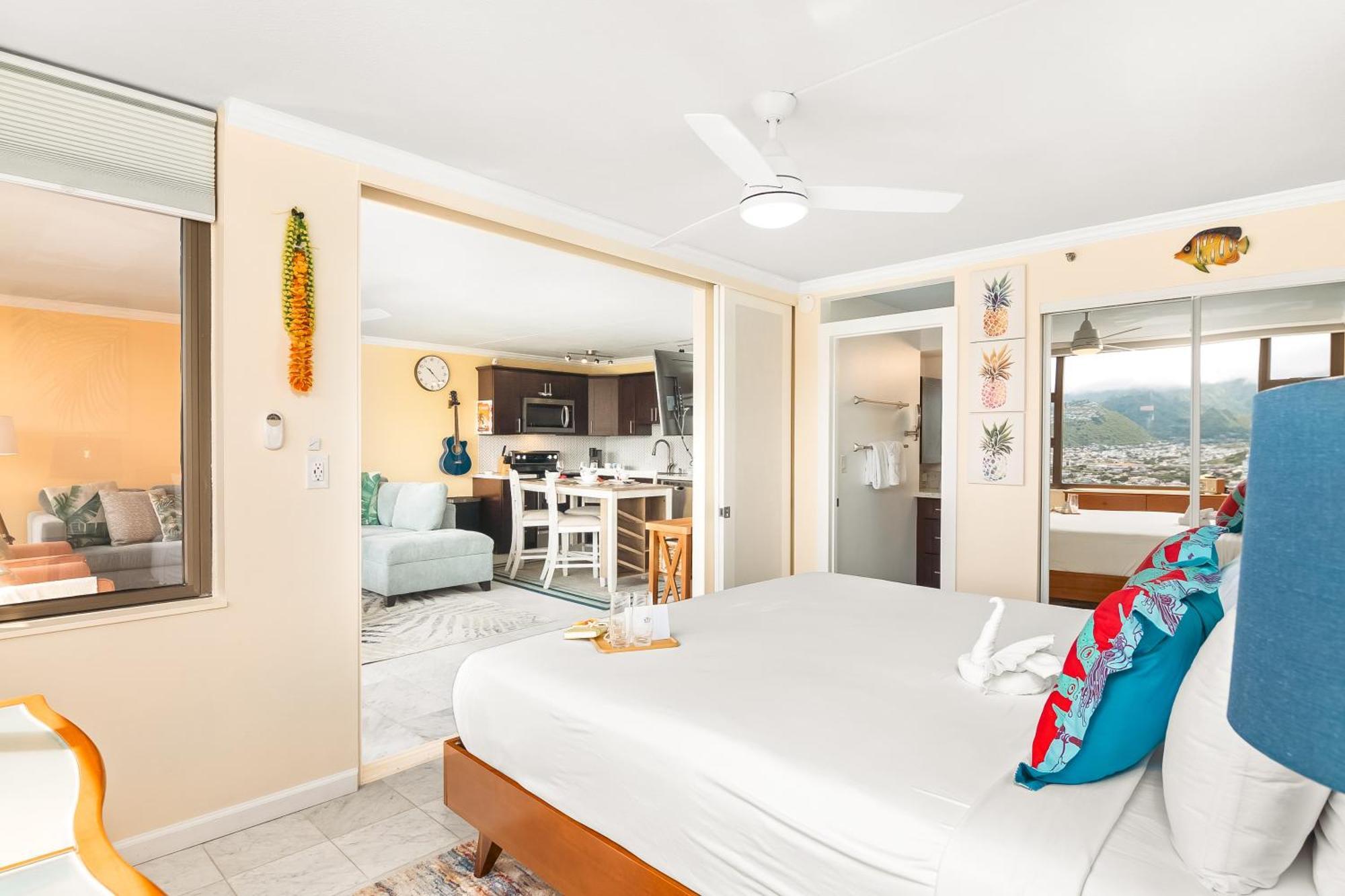 Stylish 1br With Mountain View & Free Parking! *