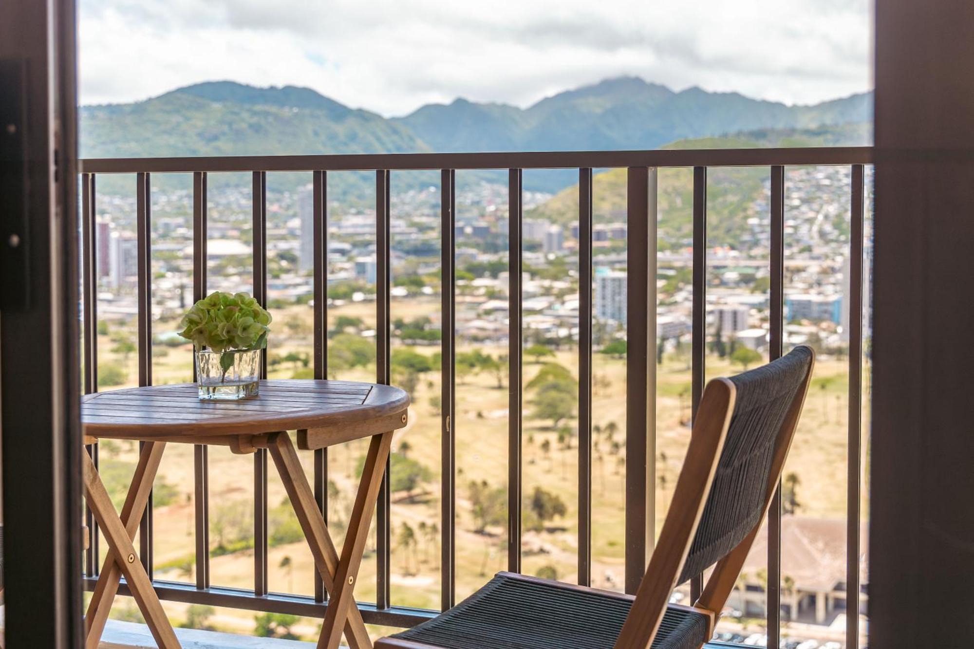 Escape To Mountain View Condo,near With Parking Honolulu