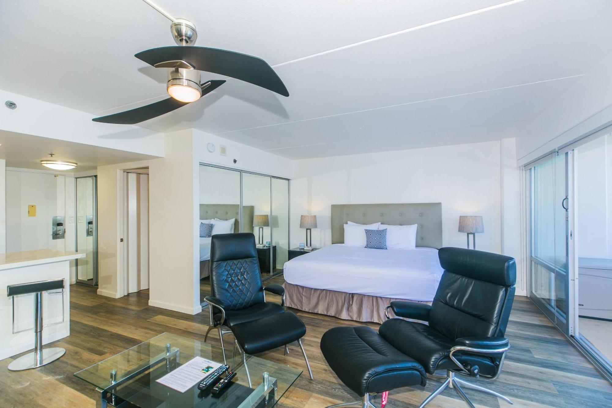 Ilikai Tower 1033 Yacht Harbor View 1br Apartment