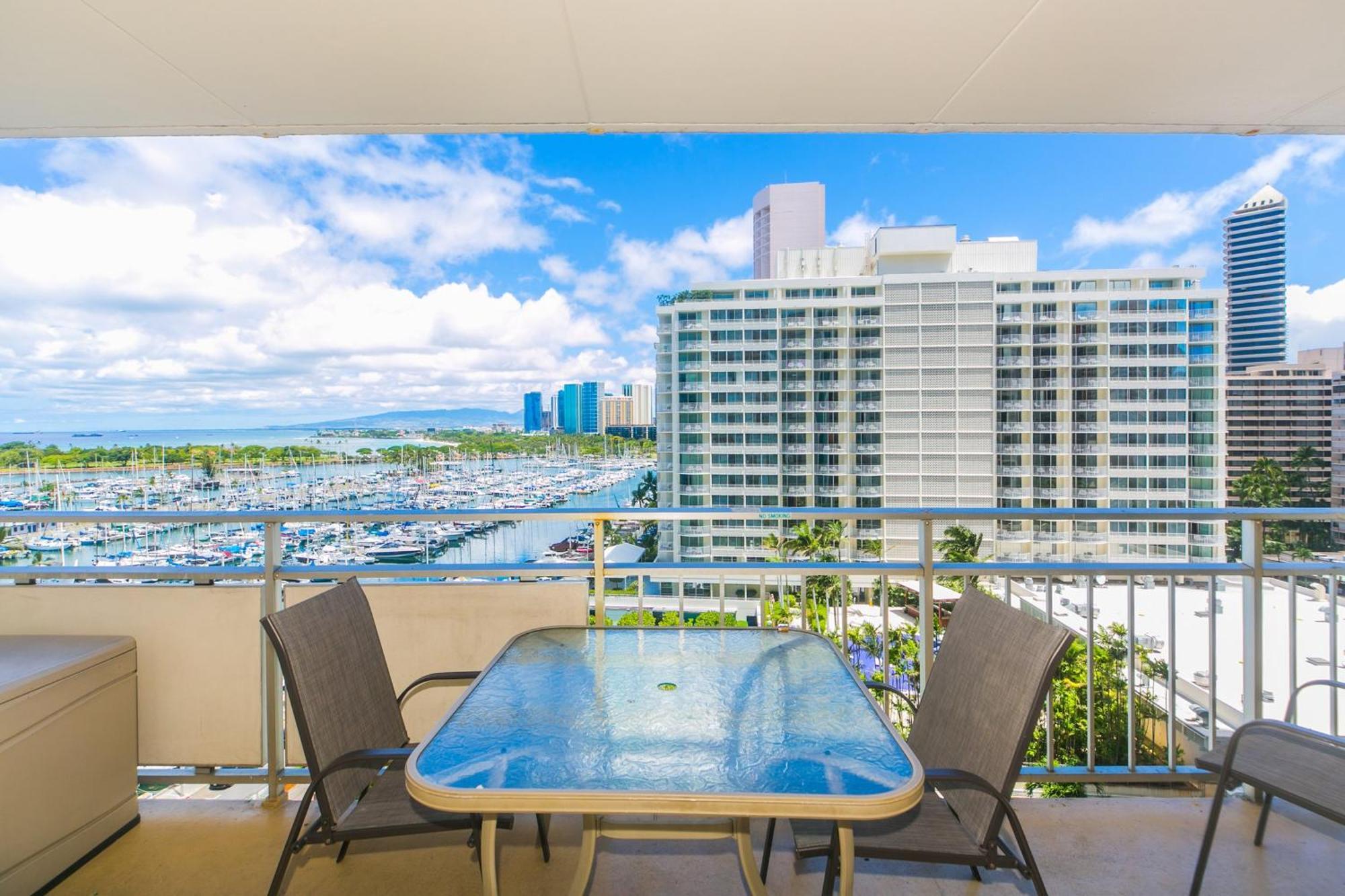 Apartment Ilikai Tower 1033 Yacht Harbor View 1br Honolulu
