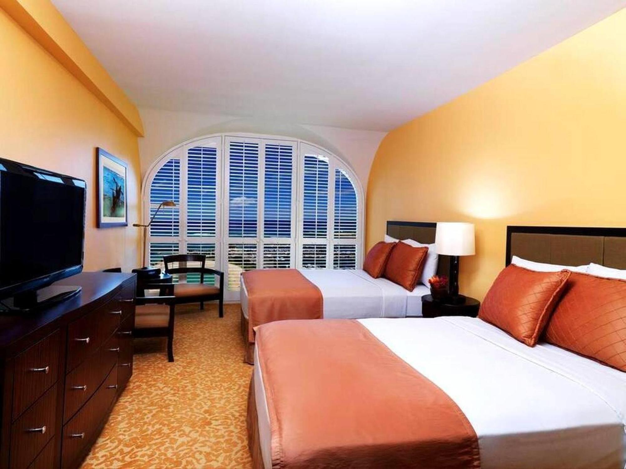 In House - Hgvc Hawaiian Village Spa, Hot Tub, Pool *