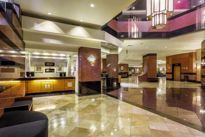 Downtown 2br Huge Patio Free Parking Wifi * Honolulu