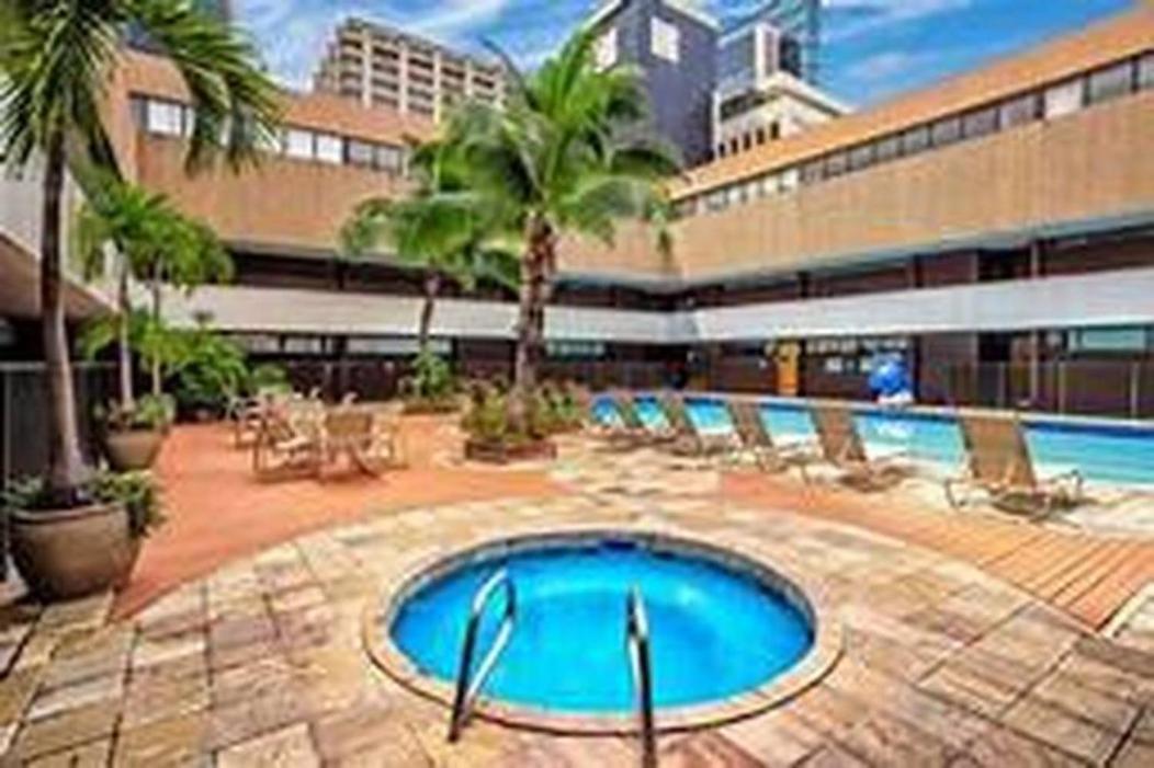 Downtown 2br Huge Patio Free Parking Wifi *