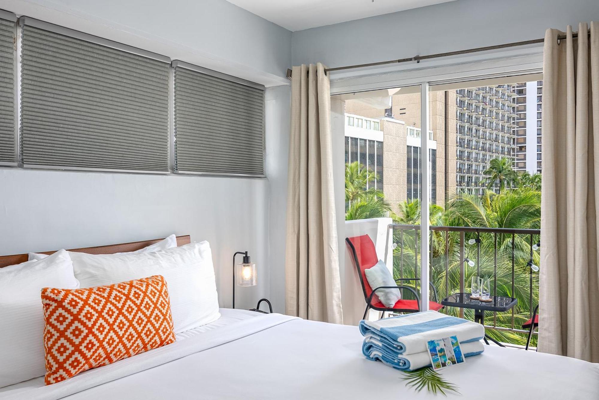 Apartment Kuhio At Waikiki 2br And 2ba Near With Parking *