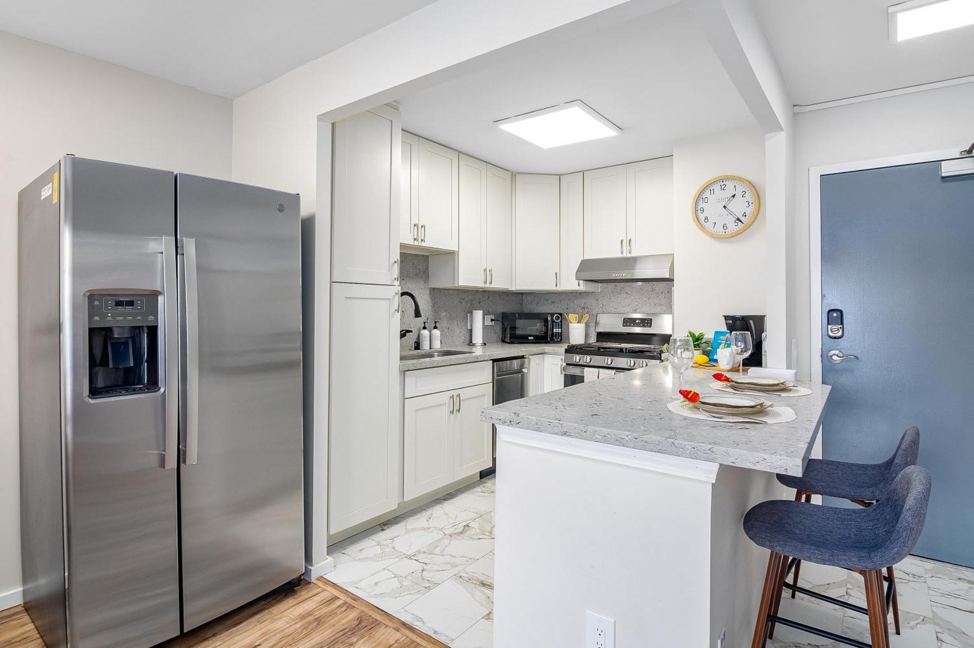 Kuhio At Waikiki 2br And 2ba Near With Parking Apartment
