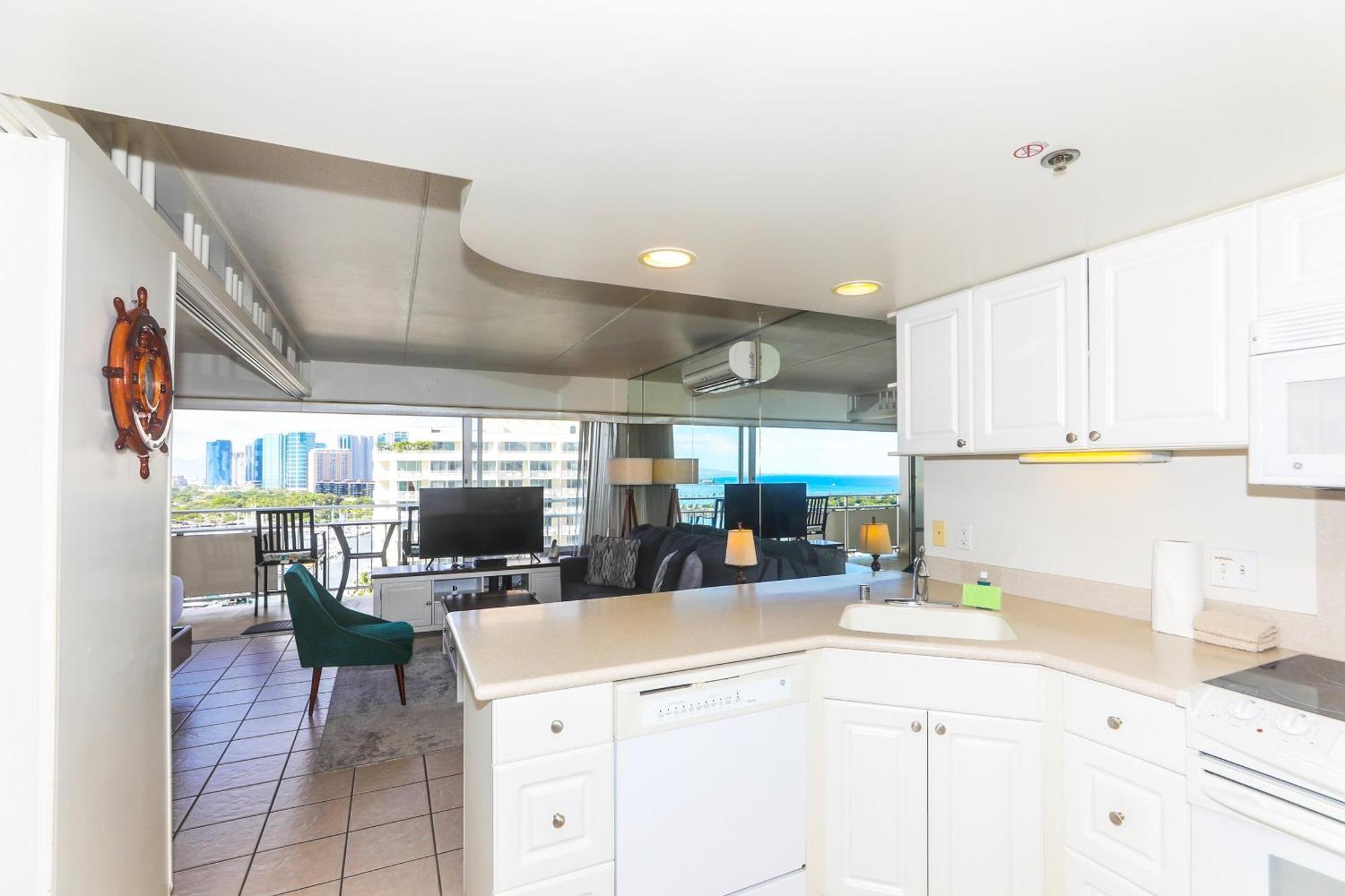 Ilikai Tower 1533 Yacht Harbor View 1br Apartment
