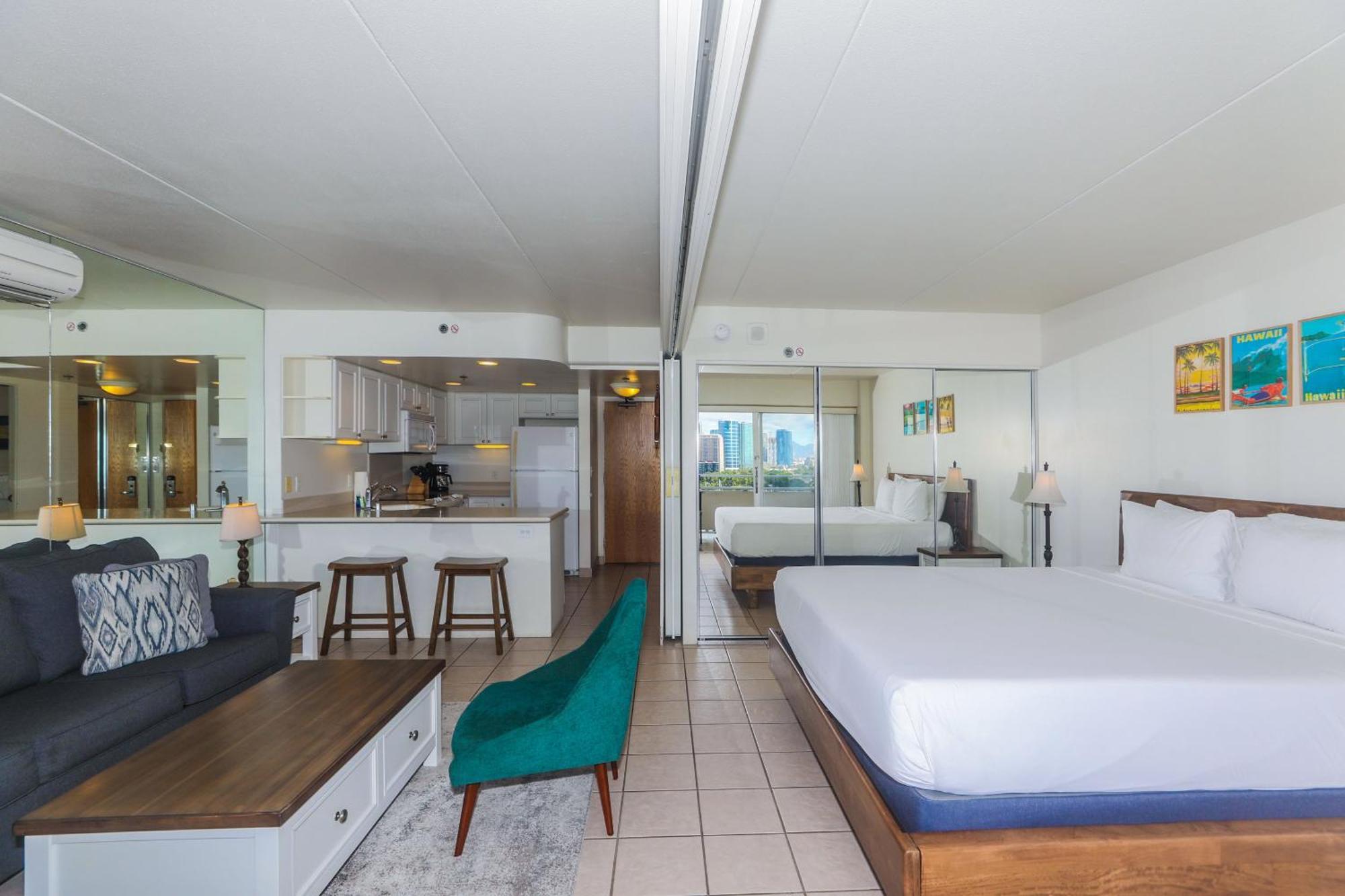 Ilikai Tower 1533 Yacht Harbor View 1br