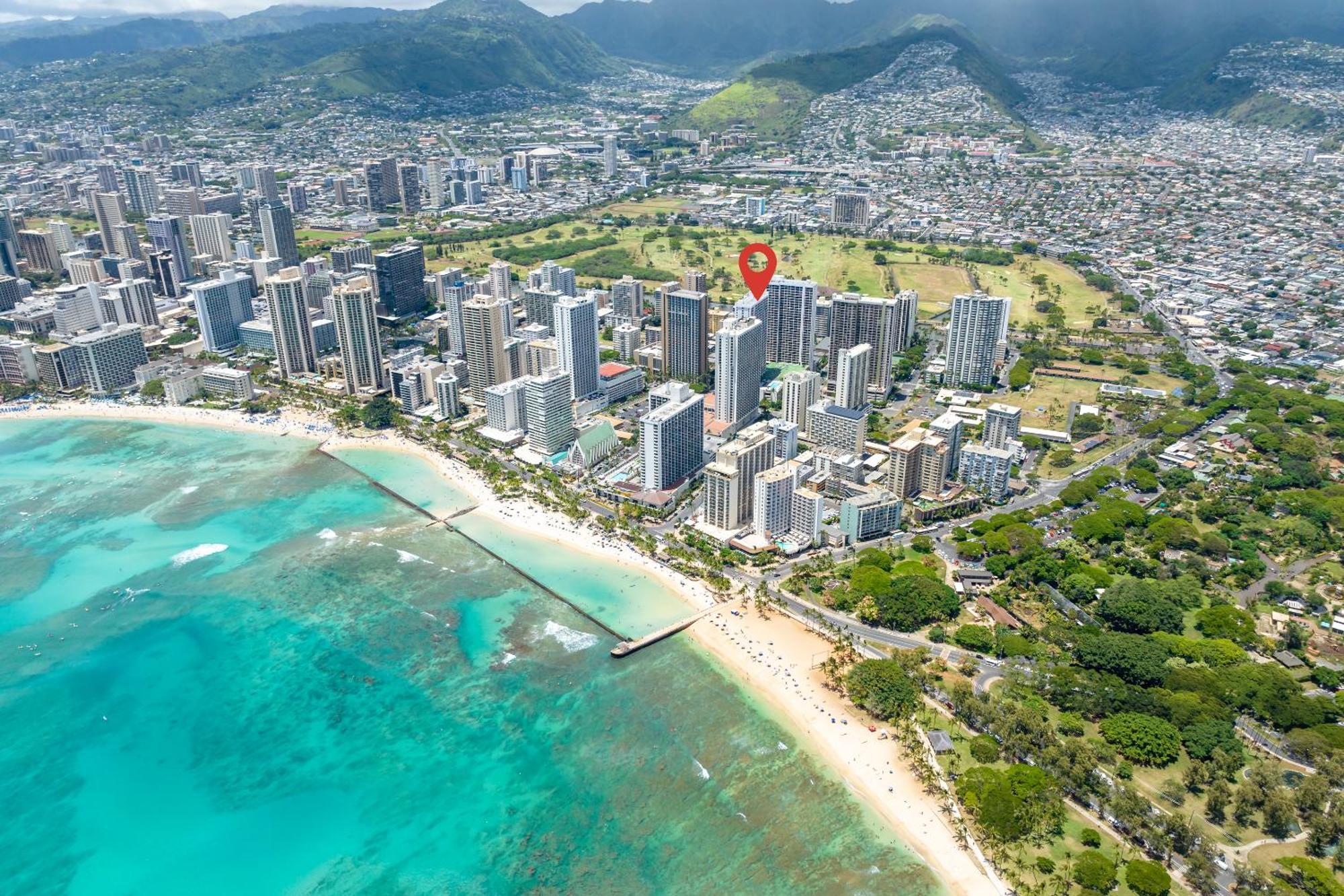 Waikiki Banyan With Ocean Views - Free Parking - Block From Honolulu