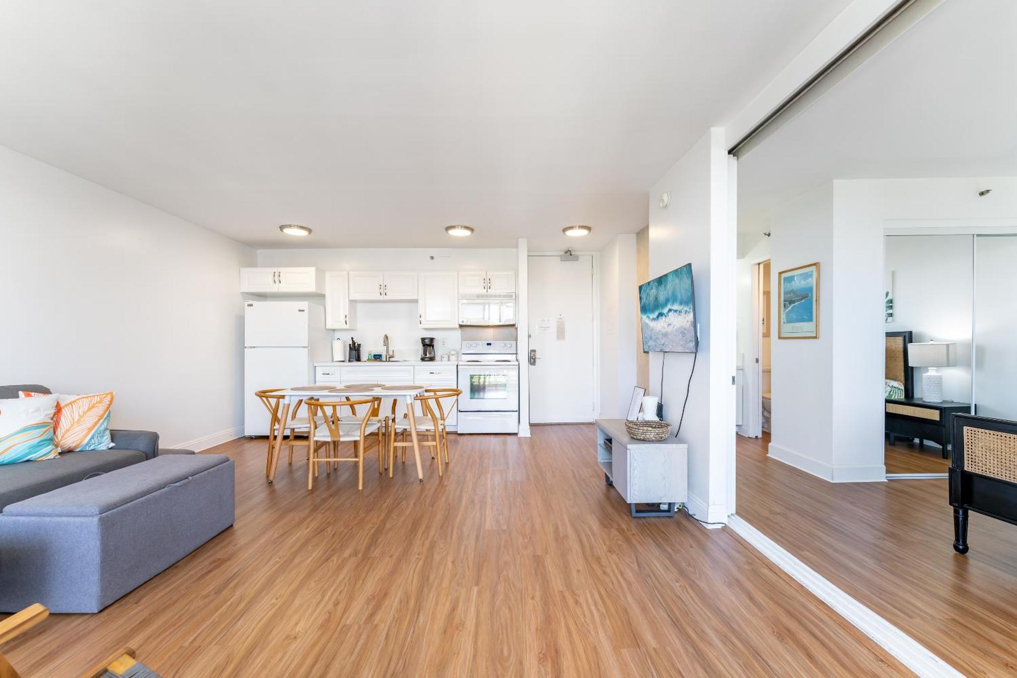 Waikiki Banyan With Ocean Views - Free Parking - Block From * Honolulu