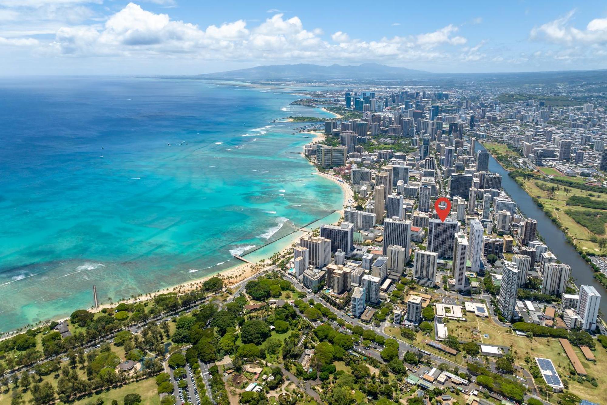 Waikiki Banyan With Ocean Views - Free Parking - Block From Honolulu